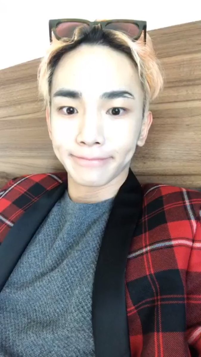 kibumsdimple's tweet photo. Livestream dimple! https://t.co/SIZ8zjodAd