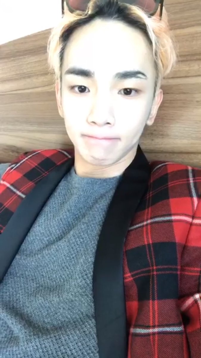 kibumsdimple's tweet photo. Livestream dimple! https://t.co/SIZ8zjodAd