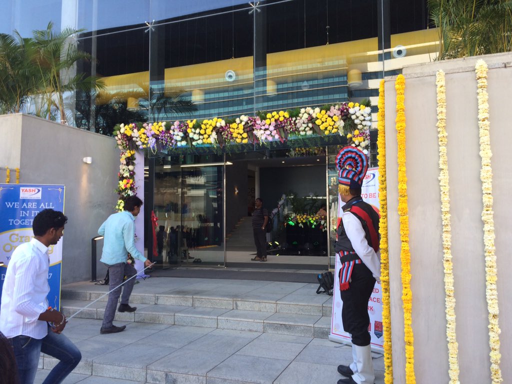 AbhishekGojare's tweet photo. @YashForum @YASH_Tech #grandopening #ceremonyBegins https://t.co/x97rMImyit