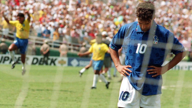 Happy Birthday Roberto Baggio - 50 years old today   Legend of the game & famously missed THAT penalty in 1994. 