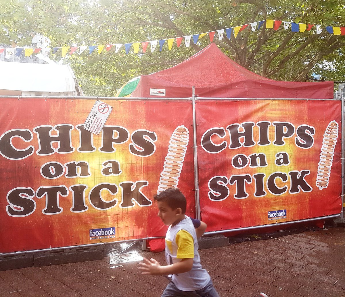 _outRAGEjess's tweet photo. Controversial. I stand with the #chiponastick. I think bogan culture deserves to be represented at the #NMF2017. #lols @CBRFoodie #canberra https://t.co/SjeTETWBS3