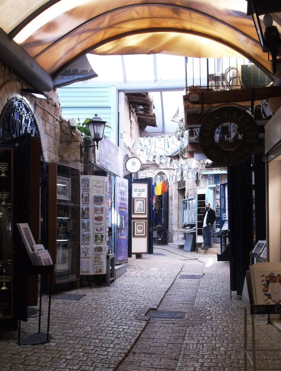 Enigma3304's tweet photo. Walking through the #Artist Quarter and #galleries
of #Tsfat, #Israel. #February, 2017

#HolyLand
#Jews
#Safed
#Tzfat
#Zefat https://t.co/lO3l6Ai0fV