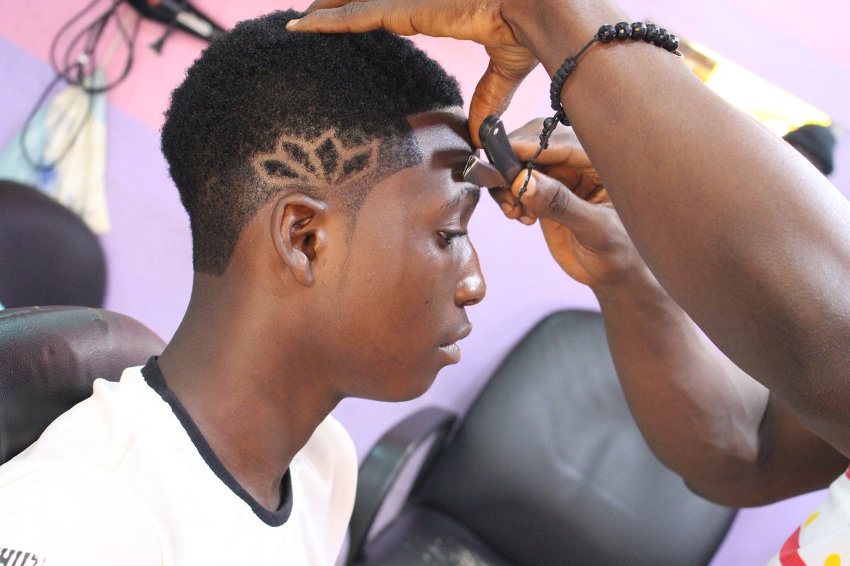 Ikwiseprodigy's tweet photo. We are the haircut fundamentalist
We at surulere Lagos 
#GIDITRAFFIC #LARain #lagosdigitallibrary 
#FashionPolice #NigezieTv #lagos #BBNaija https://t.co/iHRaioQpTL