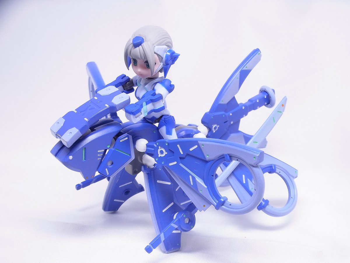 サカナノクニ בטוויטר Wf告知 オリジナル魚ロボット 青文魚 セイブンギョ 魚型からバイク型 飛行型へ３段変形 デスクトップアーミーを乗せることができます 5 17 17 りくのことう にて5 000円で販売 よろしくお願いします Wf17w デスクトップアーミー