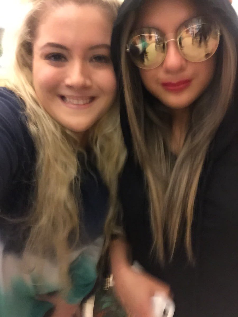 milesdefix's tweet photo. Lauren, Dinah e Ally com @lindseeyanneee https://t.co/GHL5f4H2qv