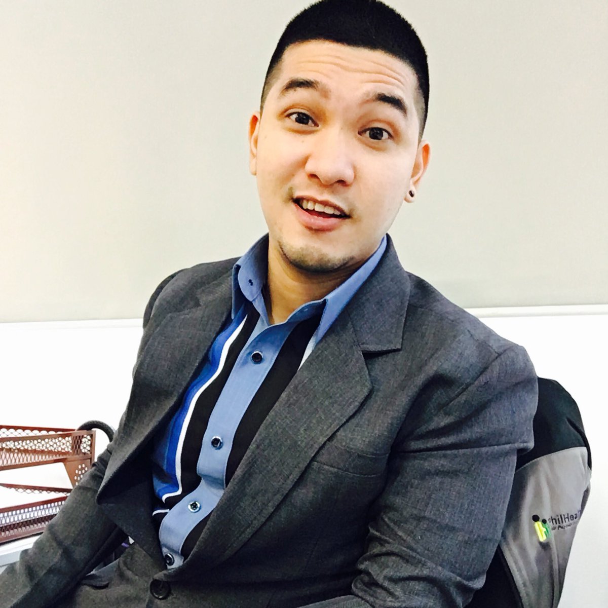 armandosamueljr's tweet photo. Corporate Attire #philhealth #samstream #onefour https://t.co/5Nln6nwqOB