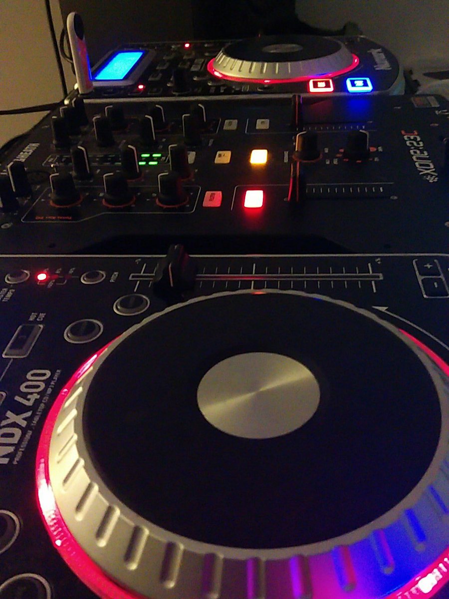 Madmixinmemo's tweet photo. DJing a nu disco mix #thatgroove #thatfunk #thatrhythm https://t.co/fXwLJazO1K