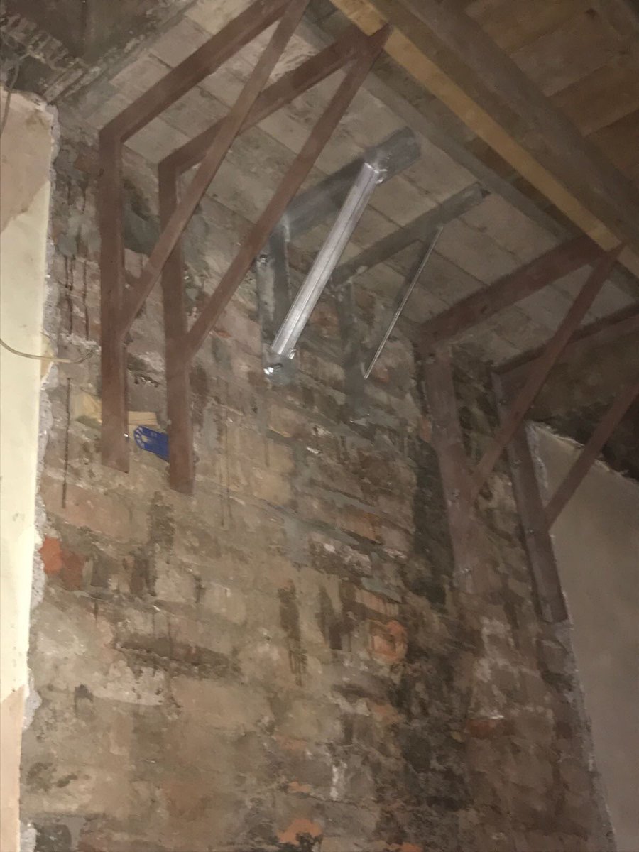 createyournest's tweet image. Gallow brackets supporting chimney breast above allowing us to remove chimney on latest bespoke kitchen project #designmanufacturebuild