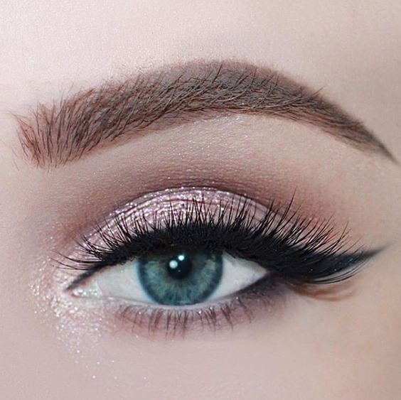 Je wil er op je best uitzien op je #bruiloft. Maar je #bruidegom moet je wel herkennen! Waar kies jij voor? Total glam of een natural look?