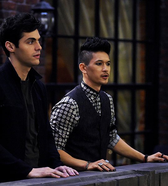 KyIorensrey's tweet photo. RT if you love Malec more than anything https://t.co/CGi6hQegZh