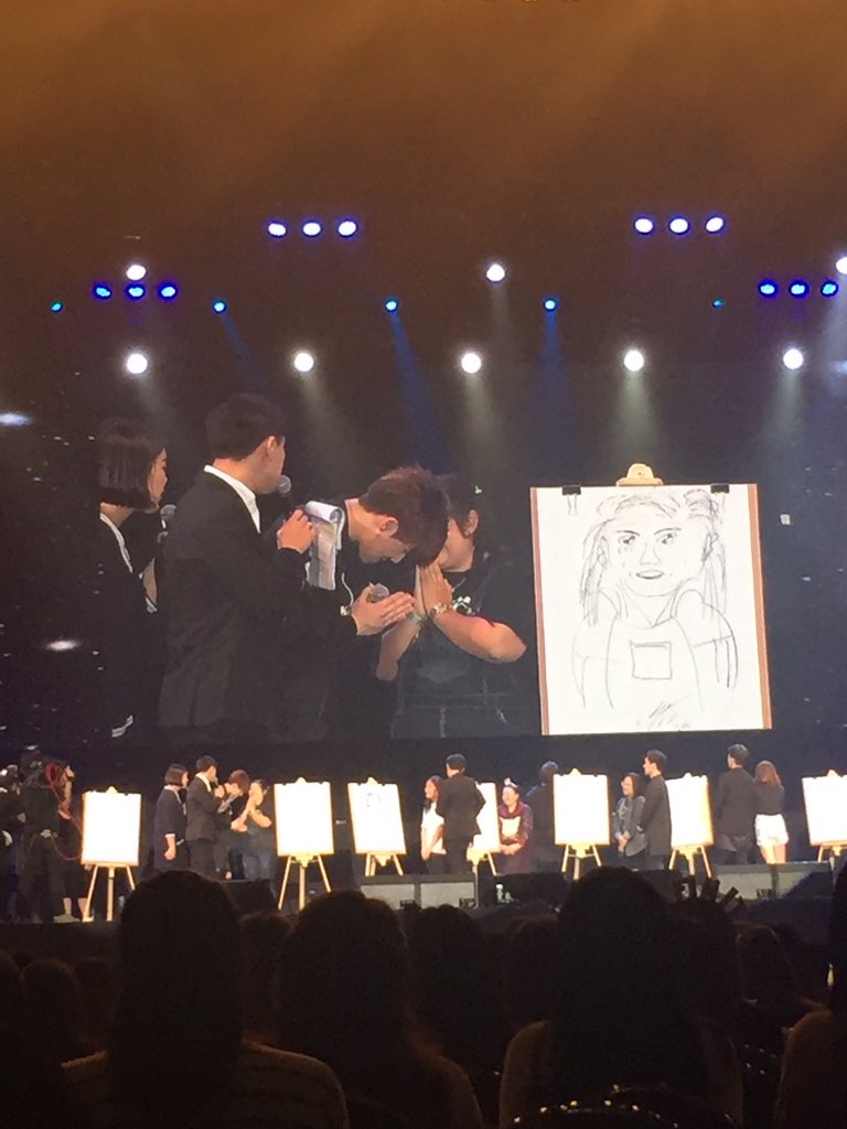 CHA_JENNN's tweet photo. ฉันรักเขาาาาาาาาาาาา ไหว้สวยเหมือนเดิมมมมมมมมมมมมมมม😭😭😭😭😭😭😭😭😭😭😭😭😭😭😭😭😭😭 #InfiniteFanMeetinginBangkok https://t.co/KLlguY0TiK