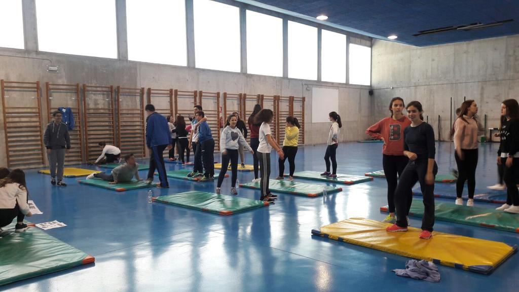 eftiernogalvan's tweet photo. Nuestras "profes" semanales nos han enseñado pilates!! #ef4b ✌✌ https://t.co/kQEYhP1JCN