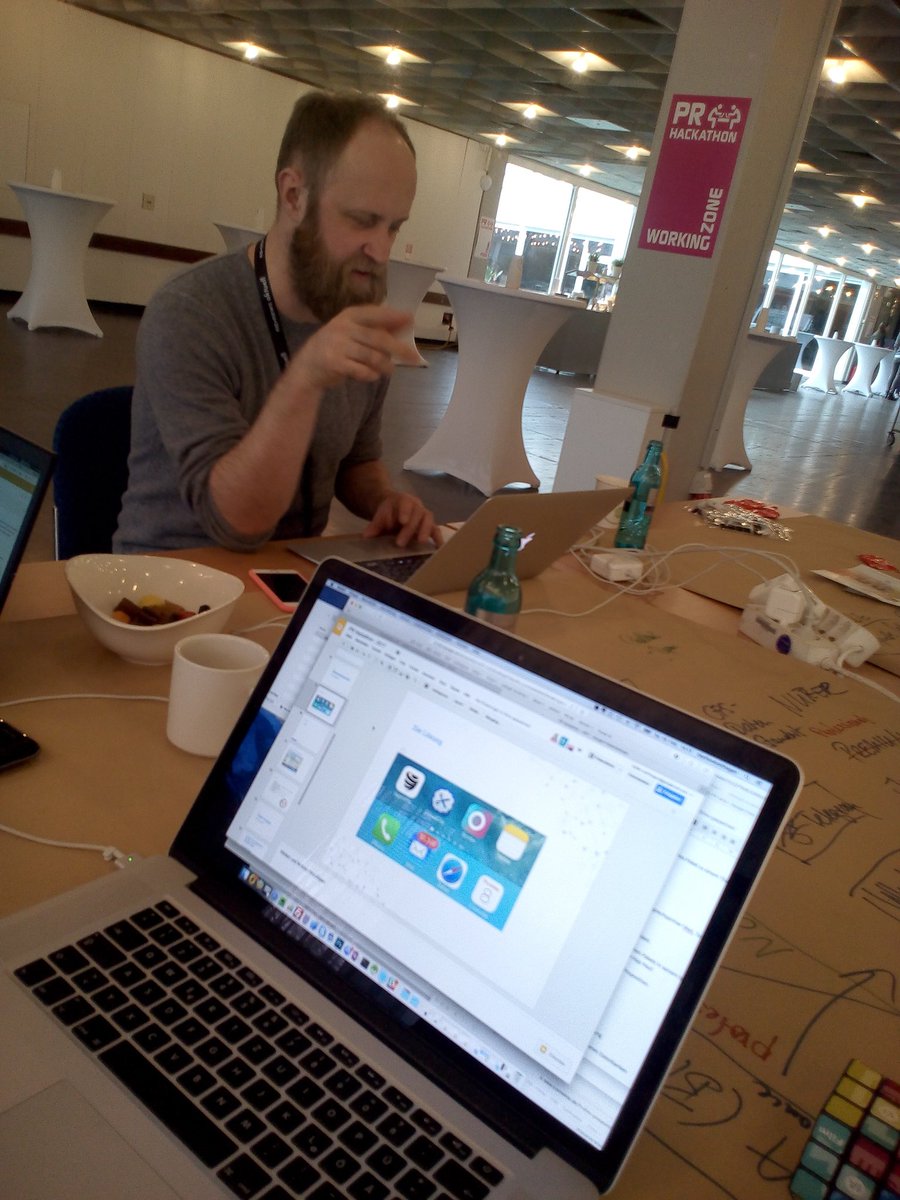 Sam_forlessSpam's tweet photo. Pitch-Präsentation nimmt Formen an und die Spannung steigt... #prhack #missionpr https://t.co/4JBqyDRKUb