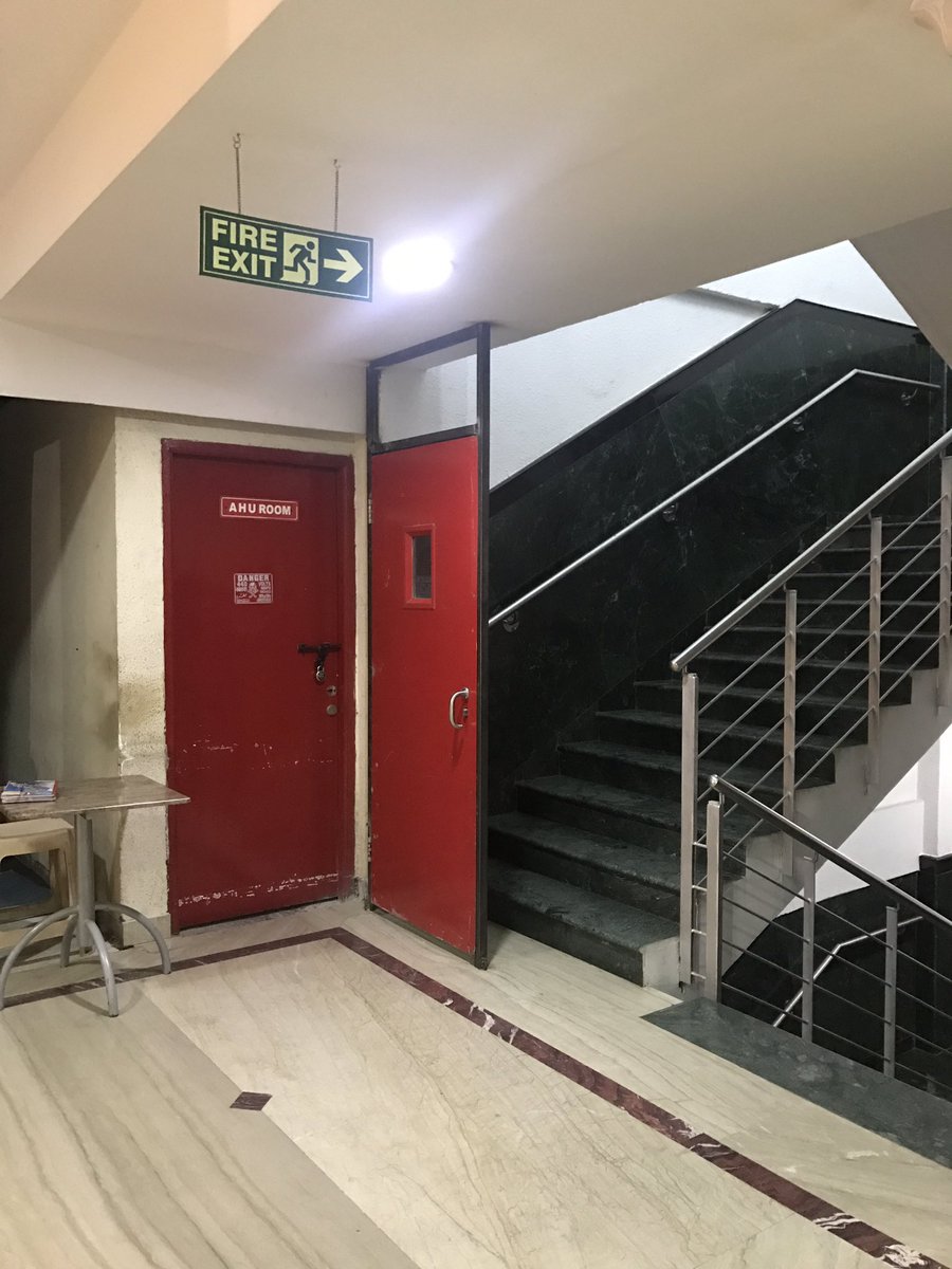 godfrzero's tweet image. Our stairs are secure. #realWorldSecurity