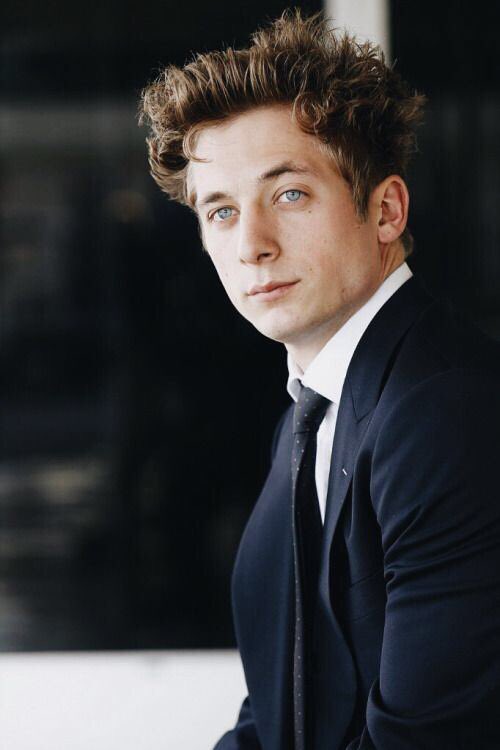 Happy birthday my love Jeremy Allen White 