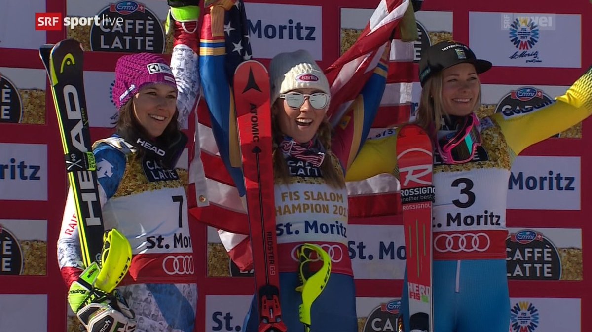 avozgurozan's tweet photo. Saç örgülerine kurban olduğumun Mikaela Shiffrin'i 🇺🇸🏆 21 yaşında 3. defa Dünya şampiyonu (podium) #flowerceremony #stmoritz2017 #FisAlpine https://t.co/ZOhEGTBKYf
