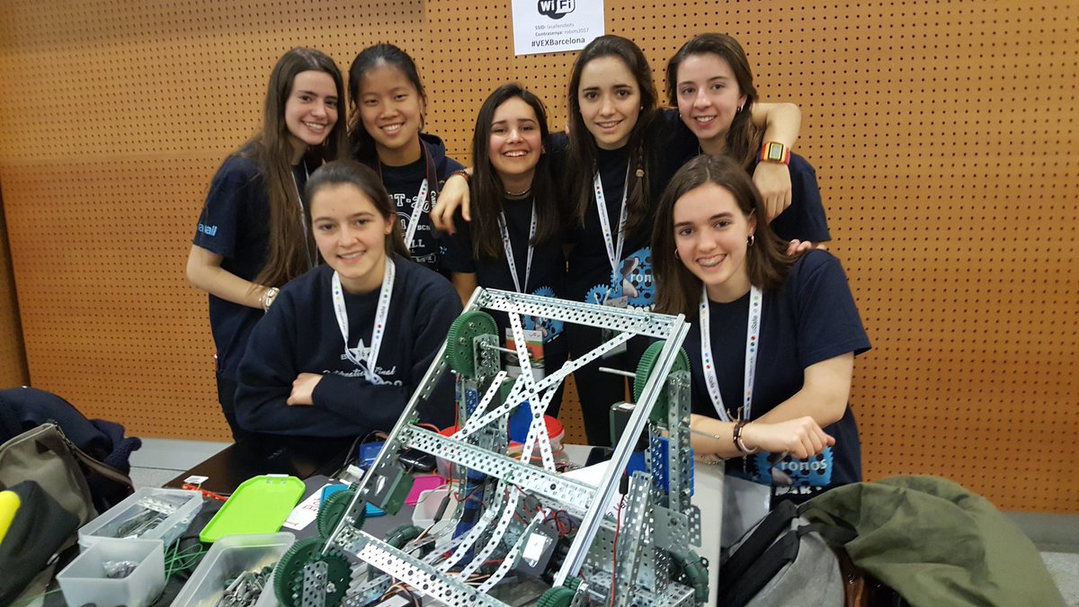 A la Vex Robotics Competition!!!