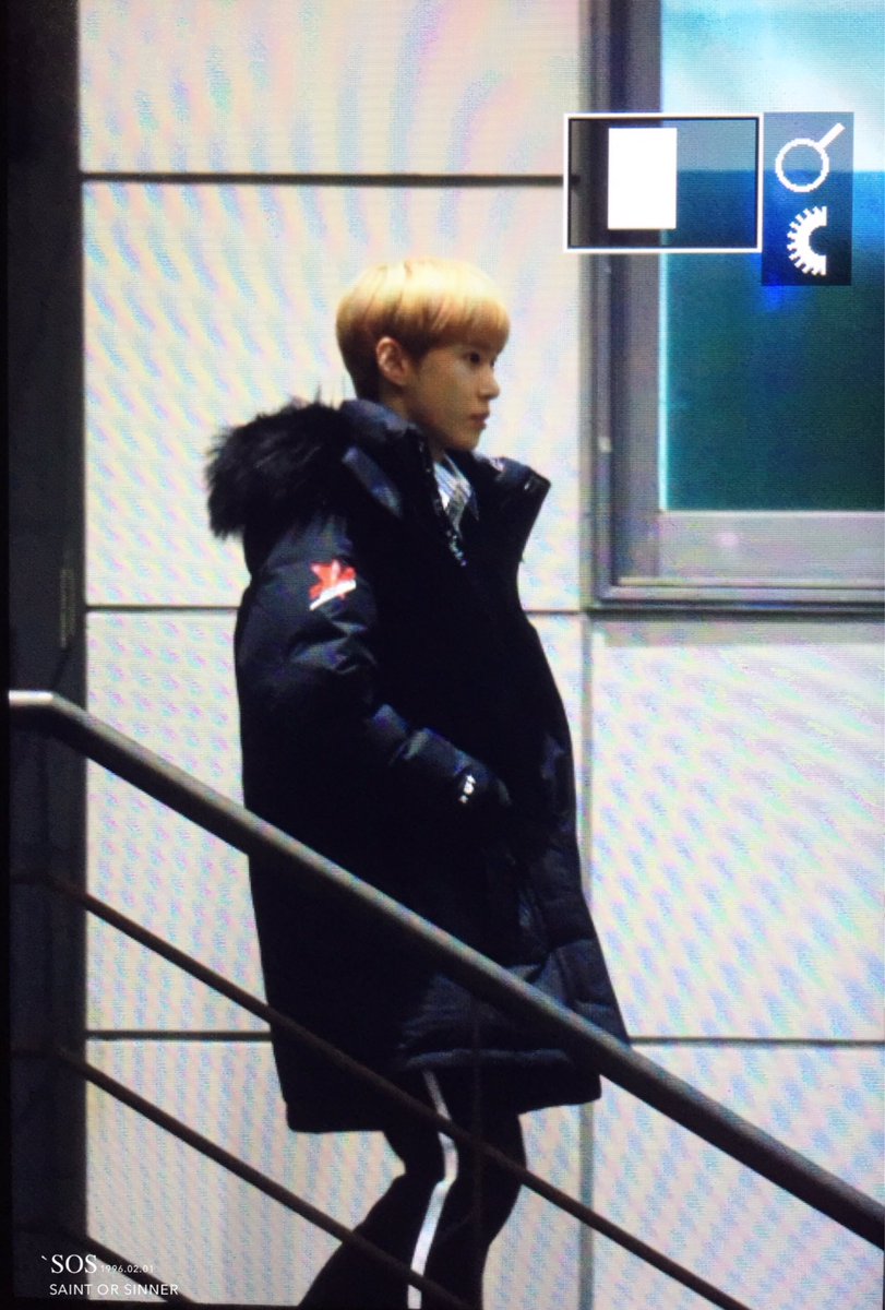 SOS960201's tweet photo. 170218 드림데이트 퇴근

#NCT127 #도영 #DOYOUNG https://t.co/HVd1NSkZTy