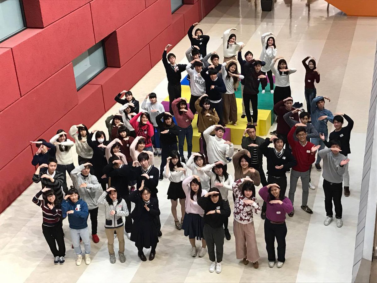 神戸学院大学gc学部 グローバル コミュニケーション学部のスクーリングが1月21日午後1時よりポートアイランドキャンパスd号館アクティブ スタジオにて開催されました Ao入試 公募制推薦入試の合格者 神戸学院大学附属高校生 教職員を含む約50名がこの