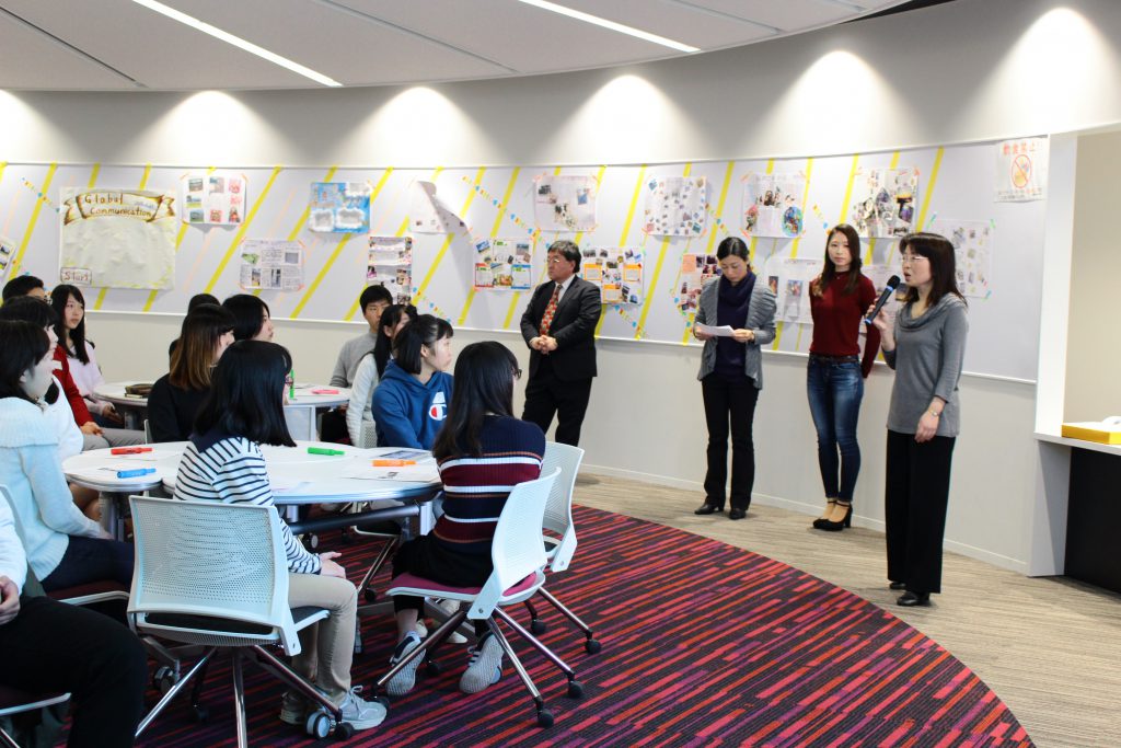 神戸学院大学gc学部 グローバル コミュニケーション学部のスクーリングが1月21日午後1時よりポートアイランドキャンパスd号館アクティブ スタジオにて開催されました Ao入試 公募制推薦入試の合格者 神戸学院大学附属高校生 教職員を含む約50名がこの