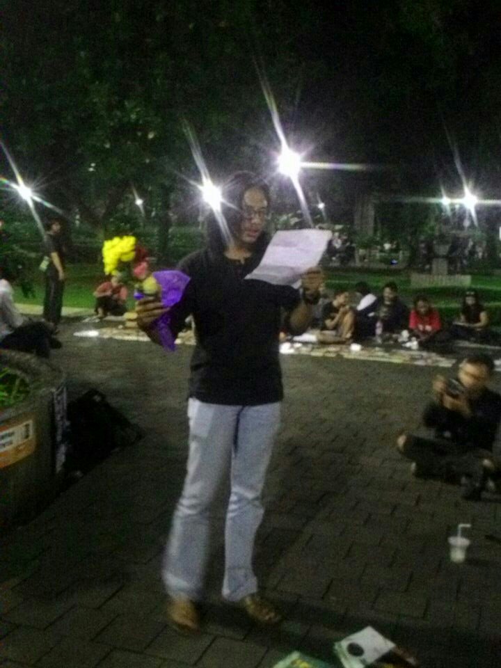 Ada yang bacain puisi Cinta nya Soe Hok Gie! 😆😆 #LovePoetry4