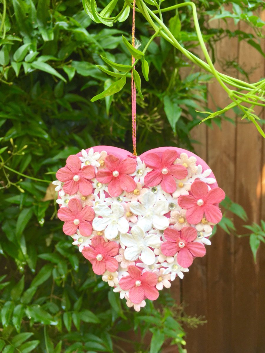 lovelettersbya's tweet photo. A hanging floral heart decoration, wedding decor, wedding fav⦠https://t.co/HcYq42fL5d #valentinesday #ThankYouToken https://t.co/hgPv26yb3g
