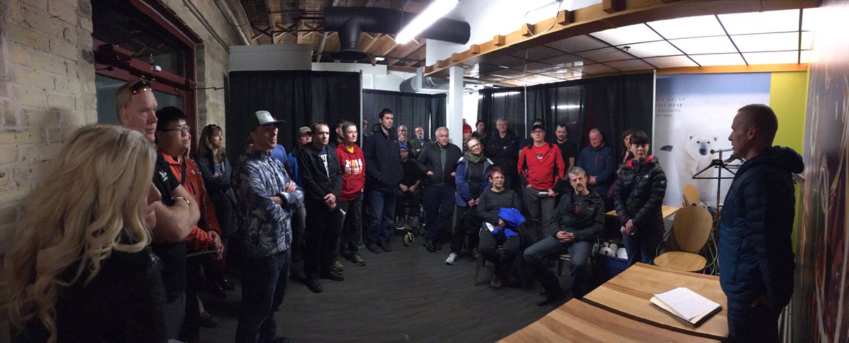 FatBikeManitoba's tweet photo. #actifepica2017 Scott briefing all the volunteers last night - it takes a Team! 👍 https://t.co/SudqMIy0za