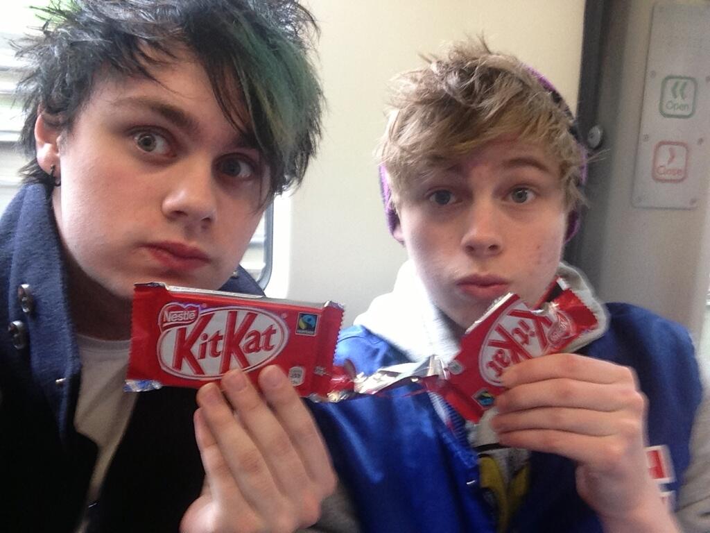 savemyboys's tweet photo. ❤❤❤
#MukeDay https://t.co/tvQo00qscC