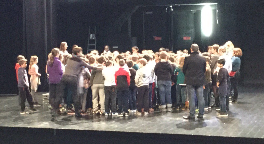 LucieLamay's tweet photo. Belle journée de répétition hier pour #Essengo à Vesoul avec @raylema. Bravo ! https://t.co/HXDqg1U1ic