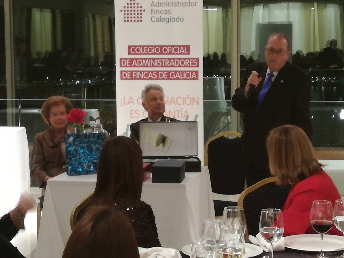 coafga_org's tweet photo. Emotiva noche ayer en homenaje a Jose Corredoira, con la presencia de Teresa Cotelo y apoyados por muchos compañeros de toda España!Gracias! https://t.co/ZQ93kl7Vbl