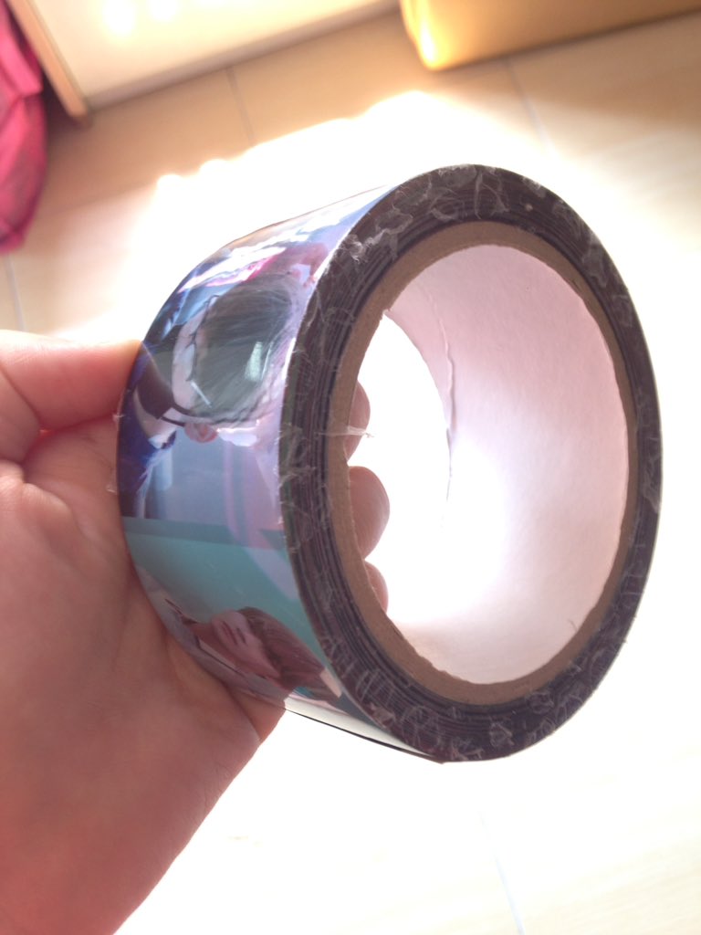 เทปจากบ้านvshock อันใหญ่มากกใช้สามปีก็ไม่หมด ราคา 300 จ้าาา นัดรับหน้าคอนได้น้า #ตลาดนัดรถไฟบังทัน #ตลาดรถไฟบังทัน #THEWINGSTOURinbangkok