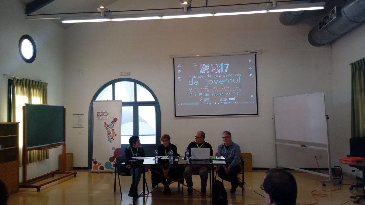 apjcv's tweet photo. Comenzamos. Nos da la bienvenida Maria Francisca Collado, alcaldesa de Alborache. #APJCV #IVAJ https://t.co/pRkeknqVVr
