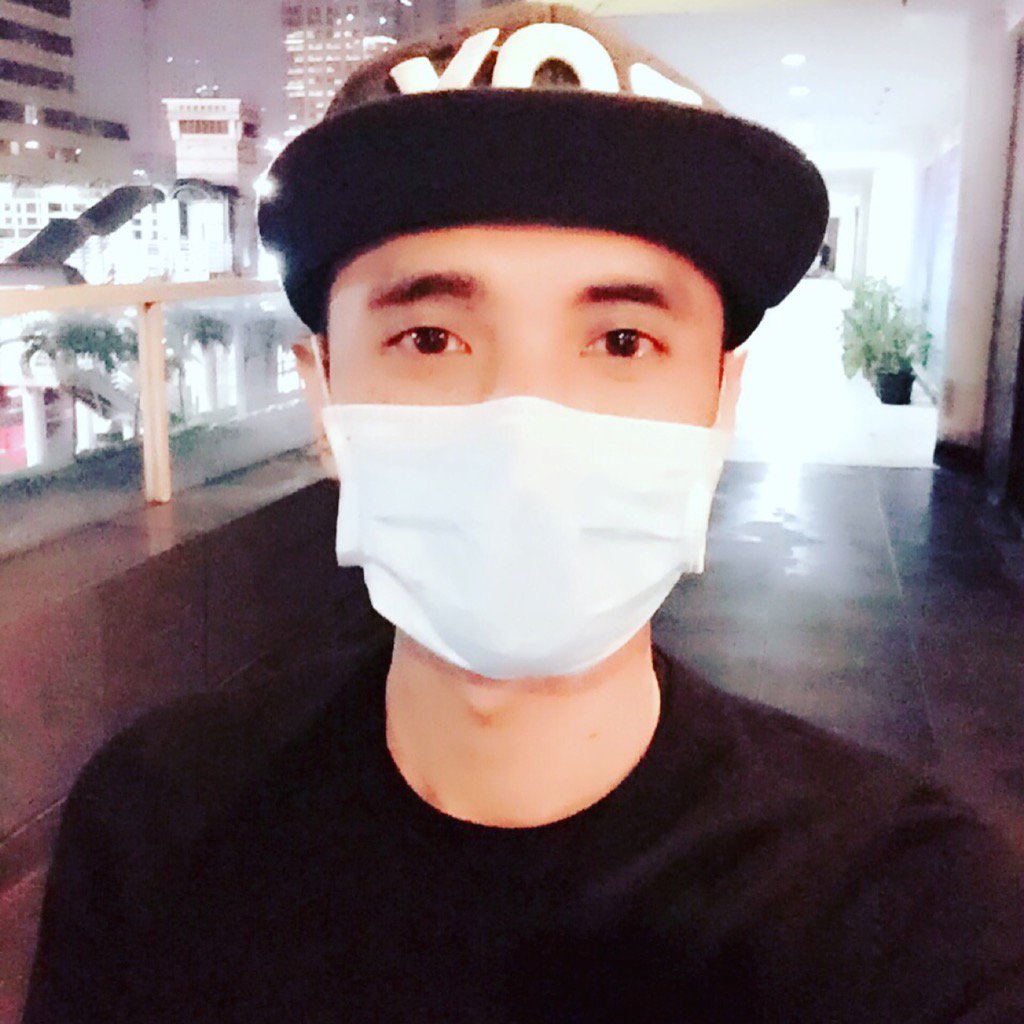 AzisGeoHansa's tweet photo. Did you miss me? I'm here! #BIGOLIVE > Menyesal.  https://t.co/50YLwesDiP https://t.co/2qlmBHuIGm