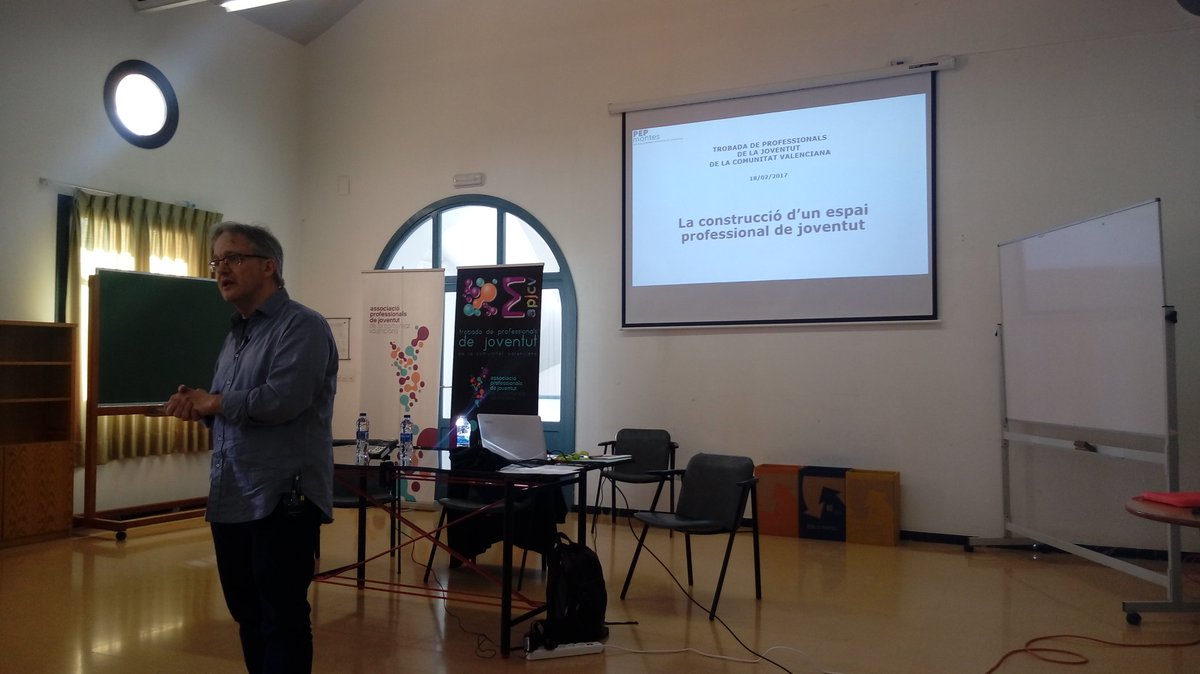 apjcv's tweet photo. Pep Montes "la construcció d'un espai professional de joventut" #APJCV #IVAJ #bonespráctiques #joventut https://t.co/SpaNGZ4gAY