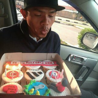 HBD Persipura Soccer, Mancing Crew, Milanisti 🍰🎁🎂
#KitorangMeraHitam 🔴⚫