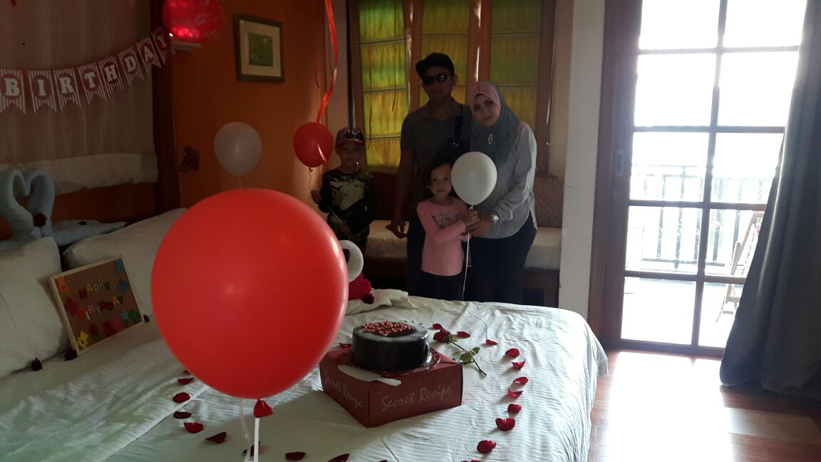 AimanCrystal's tweet photo. Deco simple happy ☺ birthday. Crystal water chalet DEKAT LEXIS PD. NS. https://t.co/EnRpFmMjGs