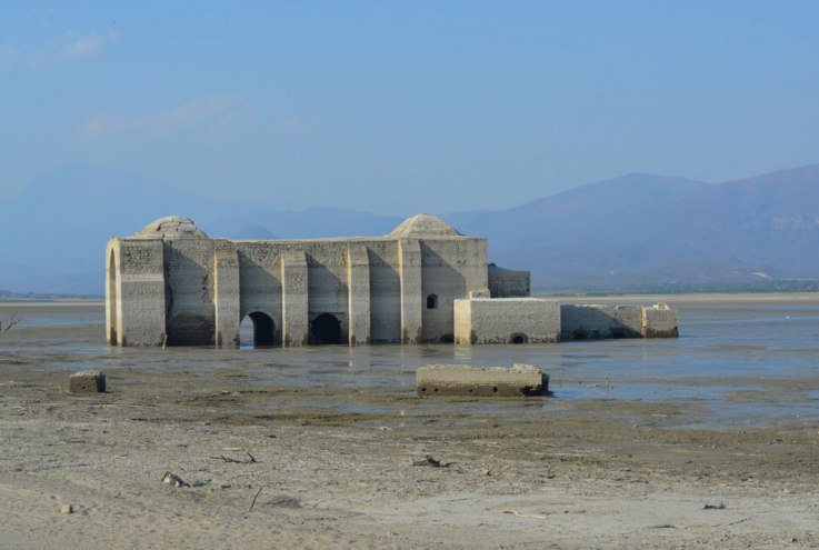 Strange_Sounds's tweet photo. Divine #Revelation: Intense #drought reveals submerged Mexican #church in reservoir #dam https://t.co/llQBEJFqWH via @Strange_Sounds https://t.co/GQODBznwWN