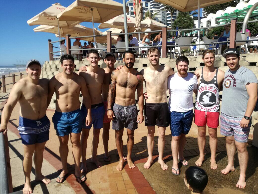 Starting our <a href="/FantasyRugDraft/">Fantasy Rugby Draft 🏉</a> day with a beach session with <a href="/ClemPoitrenaud/">Clement Poitrenaud</a> #lekkeroke