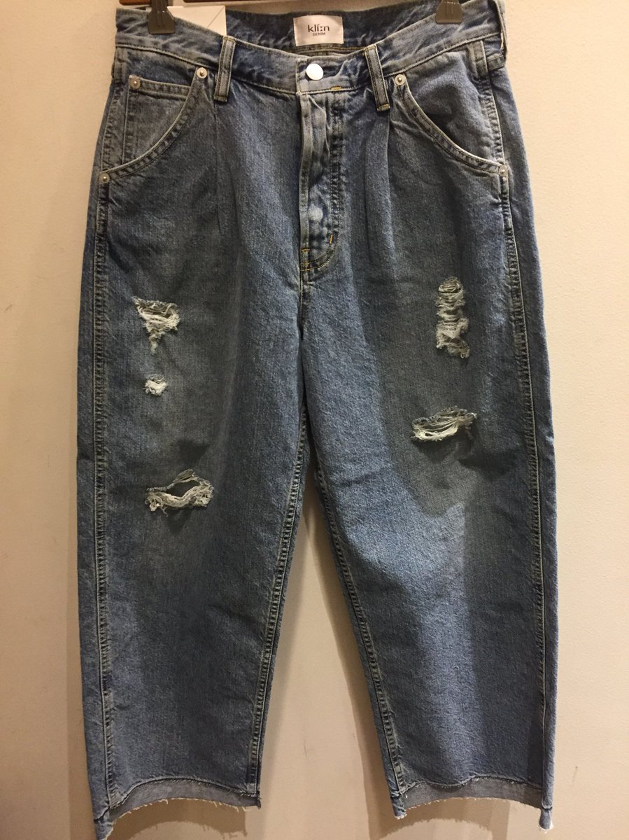 BY_MACHIDA's tweet photo. "Womens"
<Kliin>
今期トレンドのハイウエストデニムです。USEDのデニムを使用しており、1点ずつ色合いやバッグデザインの違いをお楽しみ頂けます。
¥18,000+tax
#beautyandyouth
#BYITEMSW
#USED
#Kliin
#デニム https://t.co/q6Xw90FrRV