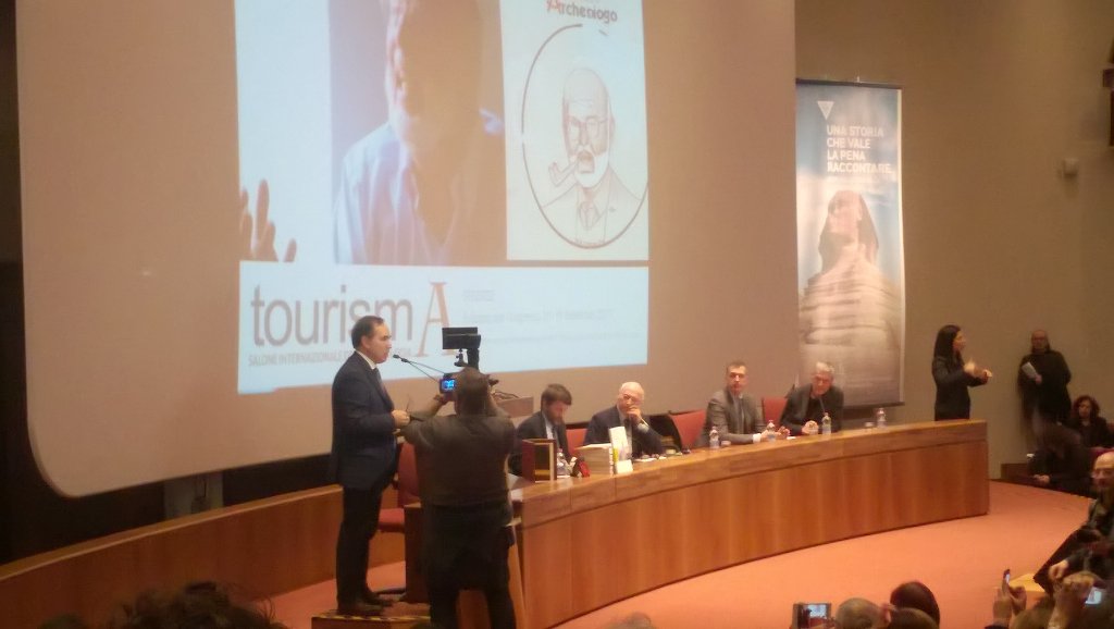 ludovicabacci1's tweet photo. #TurismA a Firenze, premio Francovich a Piero Angela! https://t.co/1MDWMJSzMj