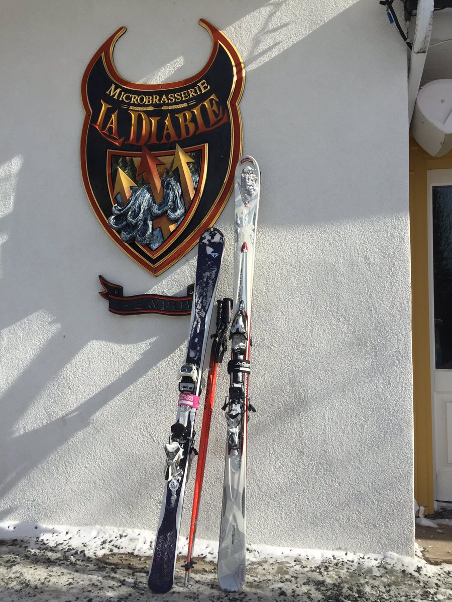 J_PowderBandit's tweet photo. #upNback with my Sexy Ski Bunny to @MontTremblant #Beaut of a Sunny Day. Amazing #snow conditions #PowderBandit #LaDiable Aprés Ski https://t.co/vgxElmgGdU