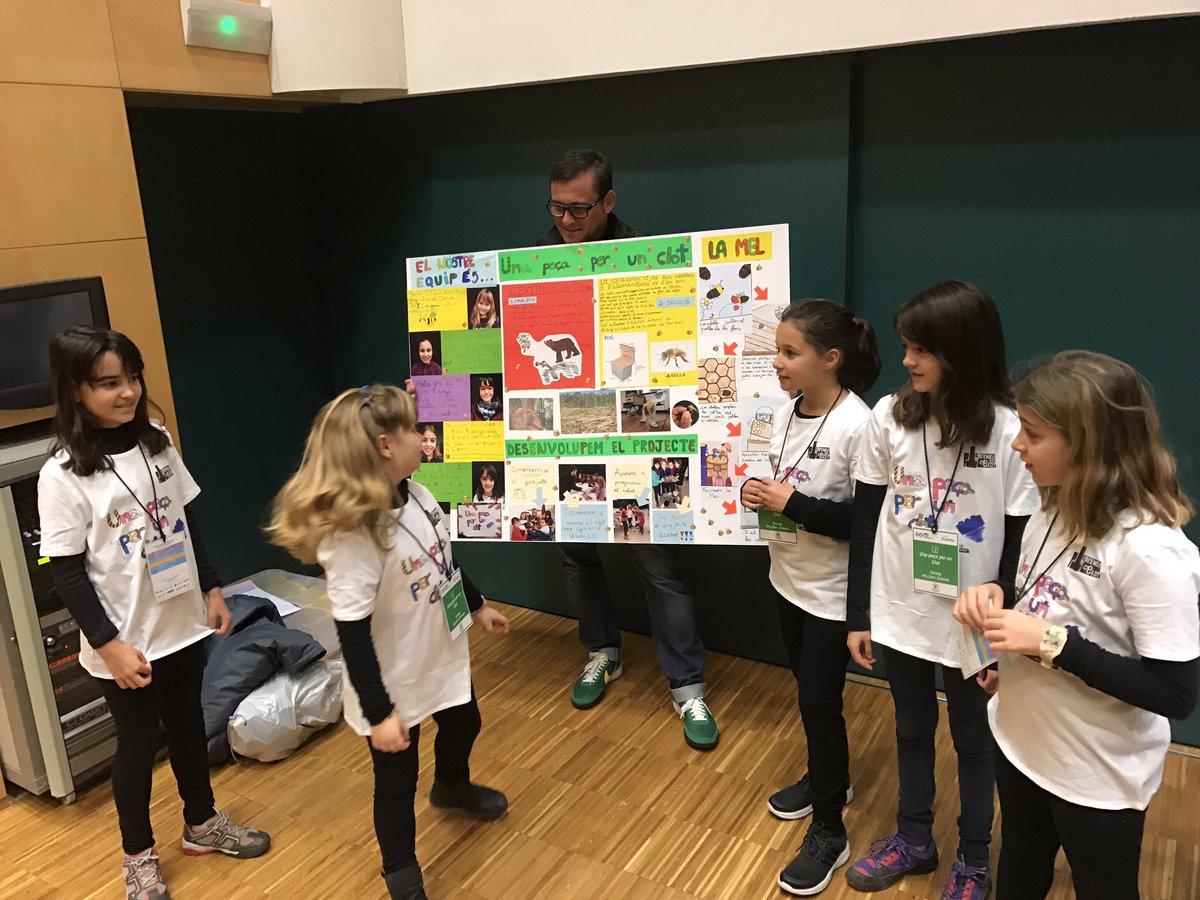 AteneuDelClot's tweet photo. Els "Fiblons Verinosos" i "Una peça per un #Clot" ja han presentat a la #JuniorFirstLegoLeague!! Molt bona feina! #FLLSpain #ANIMALALLIES https://t.co/6CFZRJCtKw