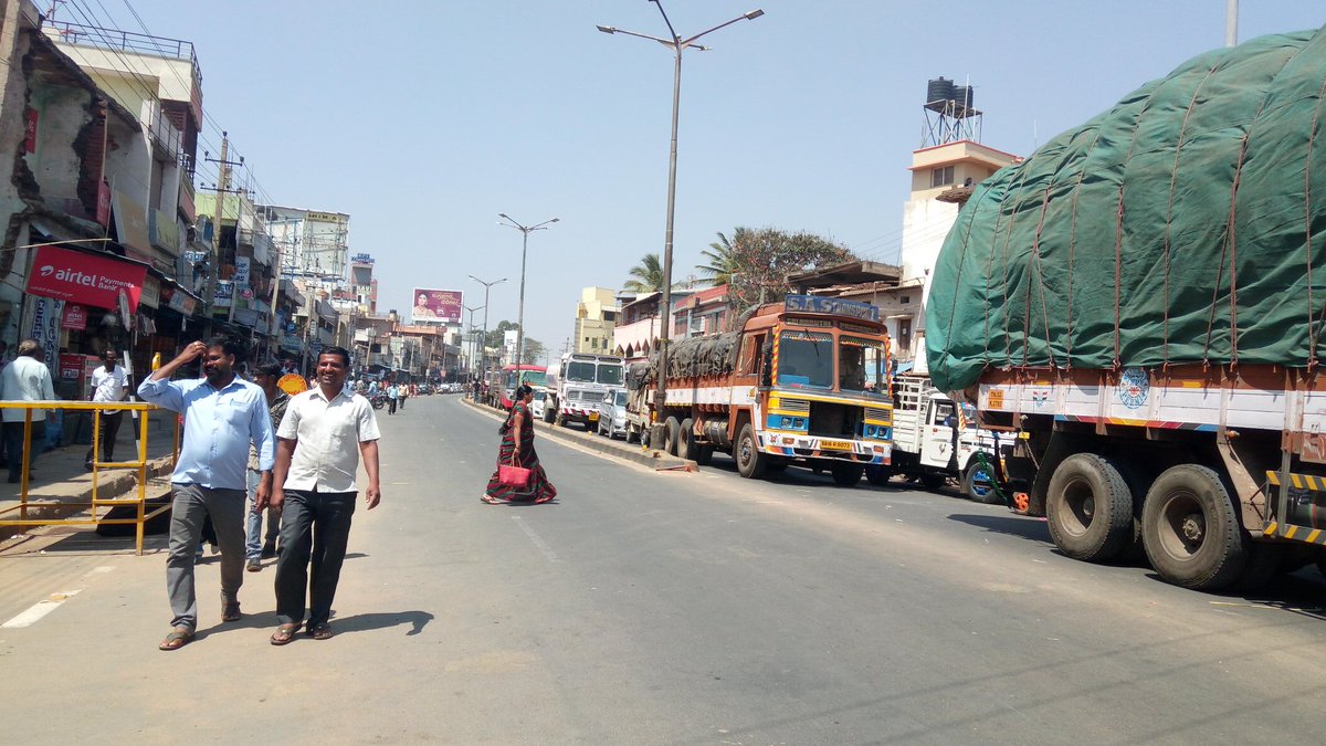 sumukhkadekar's tweet image. Siddaramaiah&apos;s visit causes chaos on NH 206 at Arsikere
#observethis16