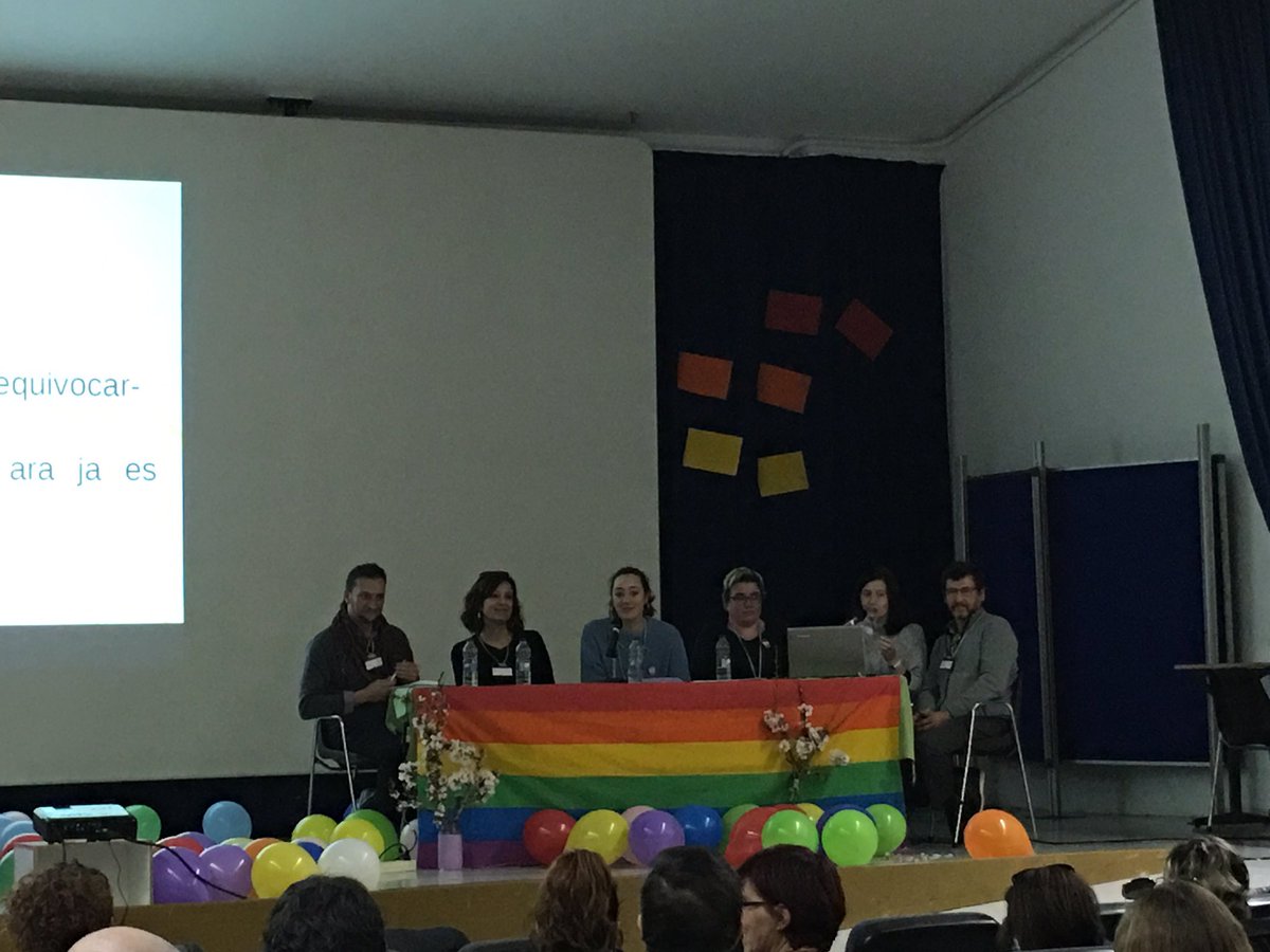 r_benissa's tweet photo. Companyes del CEIP AUSIAS MARCH dels #Poblets ens expliquen el procés d'acompanyament a una estudiant Trans i com van implicar a tot el cole https://t.co/I3esNJTPcE