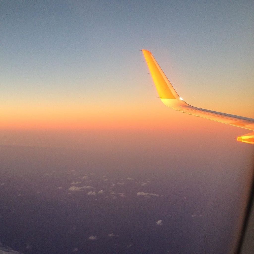 scillytraveller's tweet photo. Plane views never get old 😍 #sunsetslut #dusk #planeview #travel https://t.co/5hzBDoDUBo https://t.co/0KN9aB3vbP