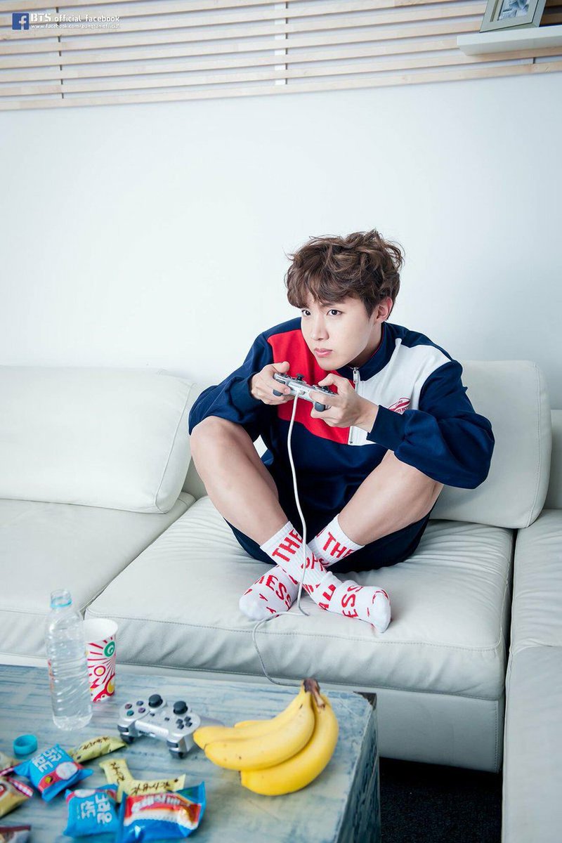 SUPERLOVE1015's tweet photo. ホソクセンイルチュッカヘ~🎂
これからも輝いてください♥

ホビホビ〜〜ㅋㅋ
#HappyJHOPEday https://t.co/QuFcWiNkj5