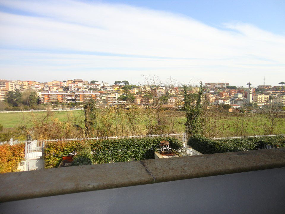 gruppomrcase's tweet photo. #Roma Prima Porta (Riserva di Livia). In #affitto villino bilivelli completamente ristrutturato https://t.co/09wPHse0Y6 #MrCase 📞 06 3340000 https://t.co/j1mbrITEKY