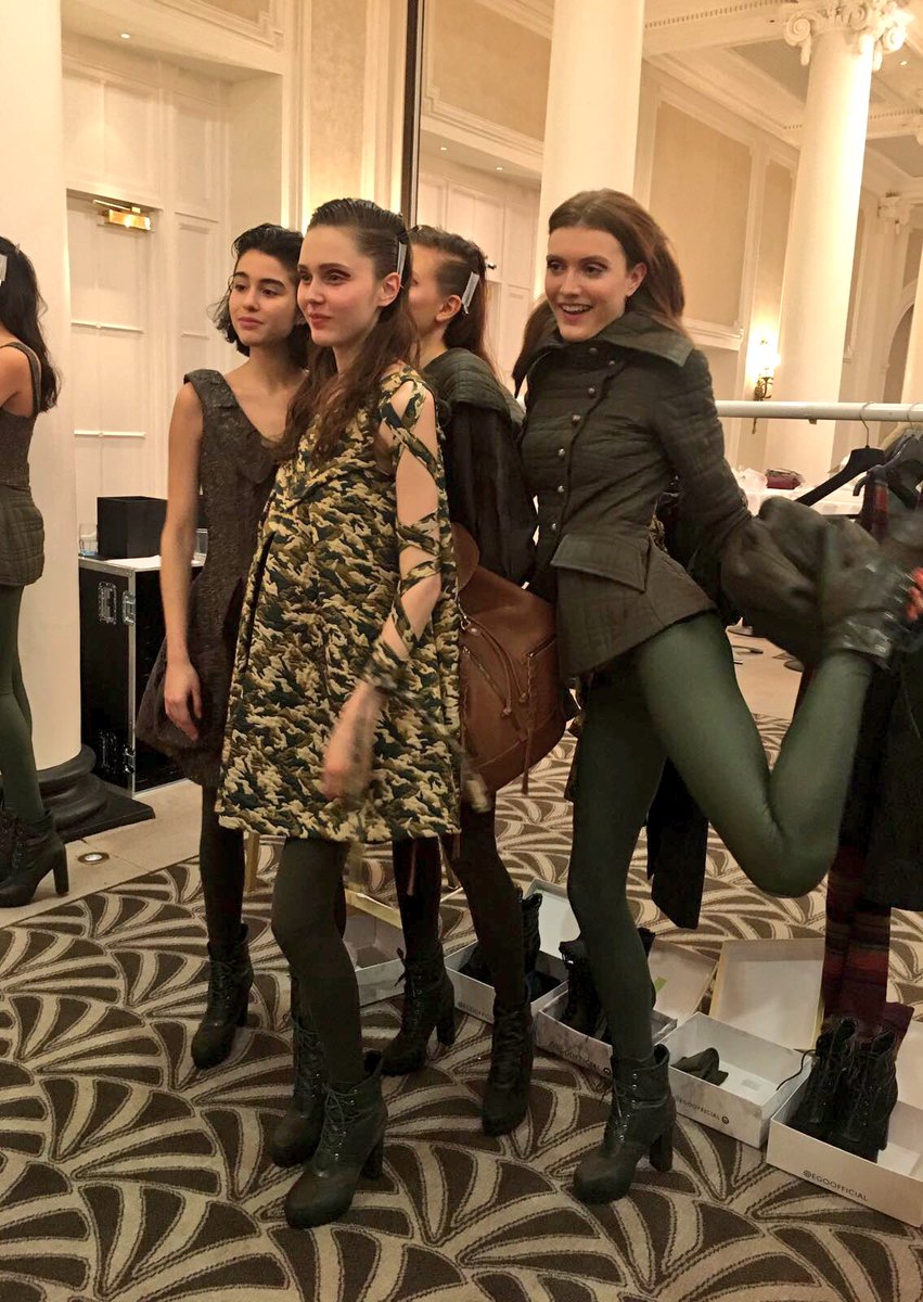 StyleSiobhan's tweet photo. #throwback to #LFW yesterday. Backstage @FYODOR_GOLAN &amp; @PaulCostelloeUK @LCSToday styling teams👏🏻👏🏻👏🏻 #FashionWeek #AW17 #fashion #lfw2017 https://t.co/W12BE0sv9W