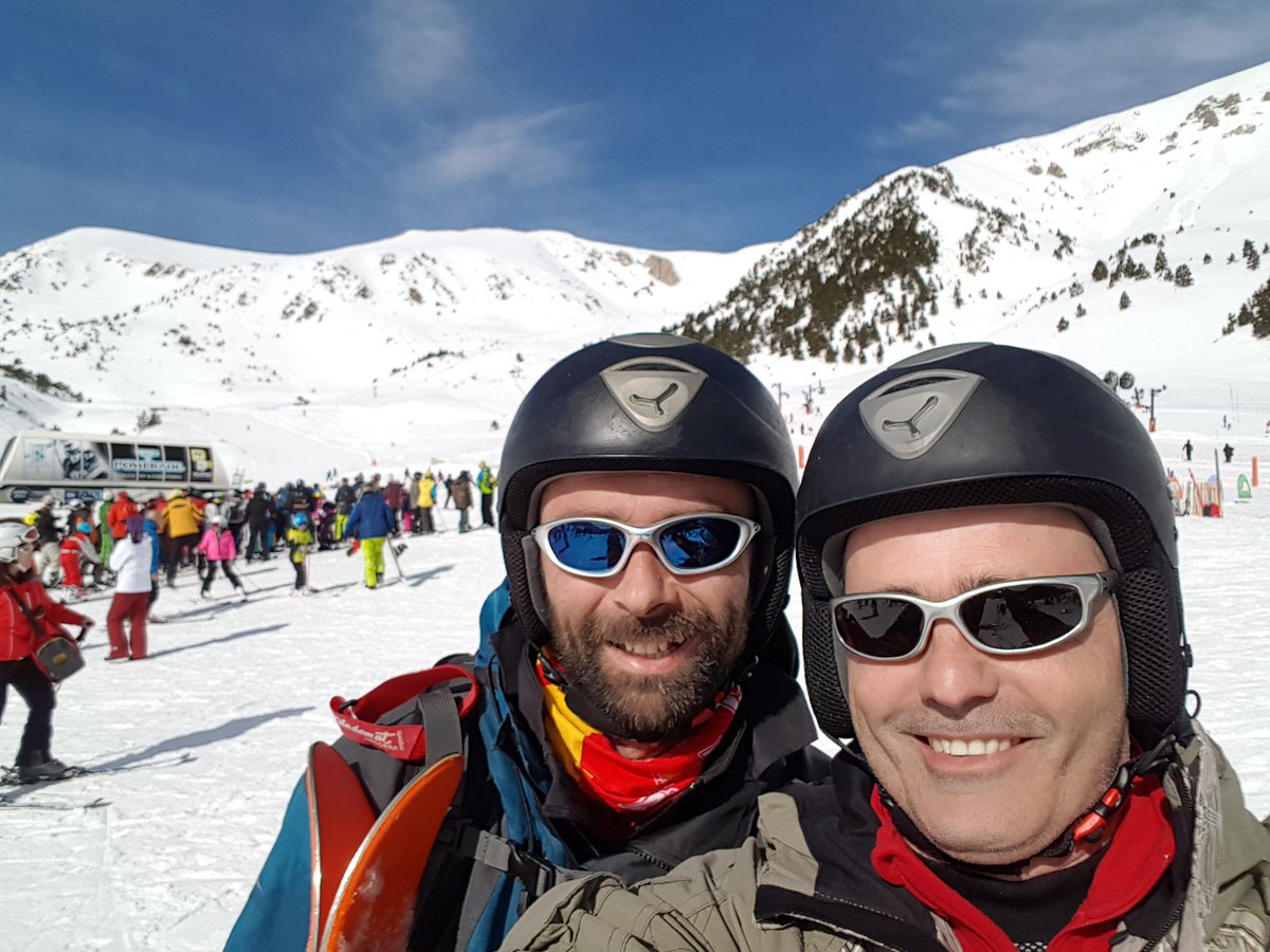 pausurfer's tweet photo. #surfejant a @Vallter2000 amb @PolGaya ens hem trobat a @danirocabel #hoRepetirem #snowboard https://t.co/4xIWkjx1Re