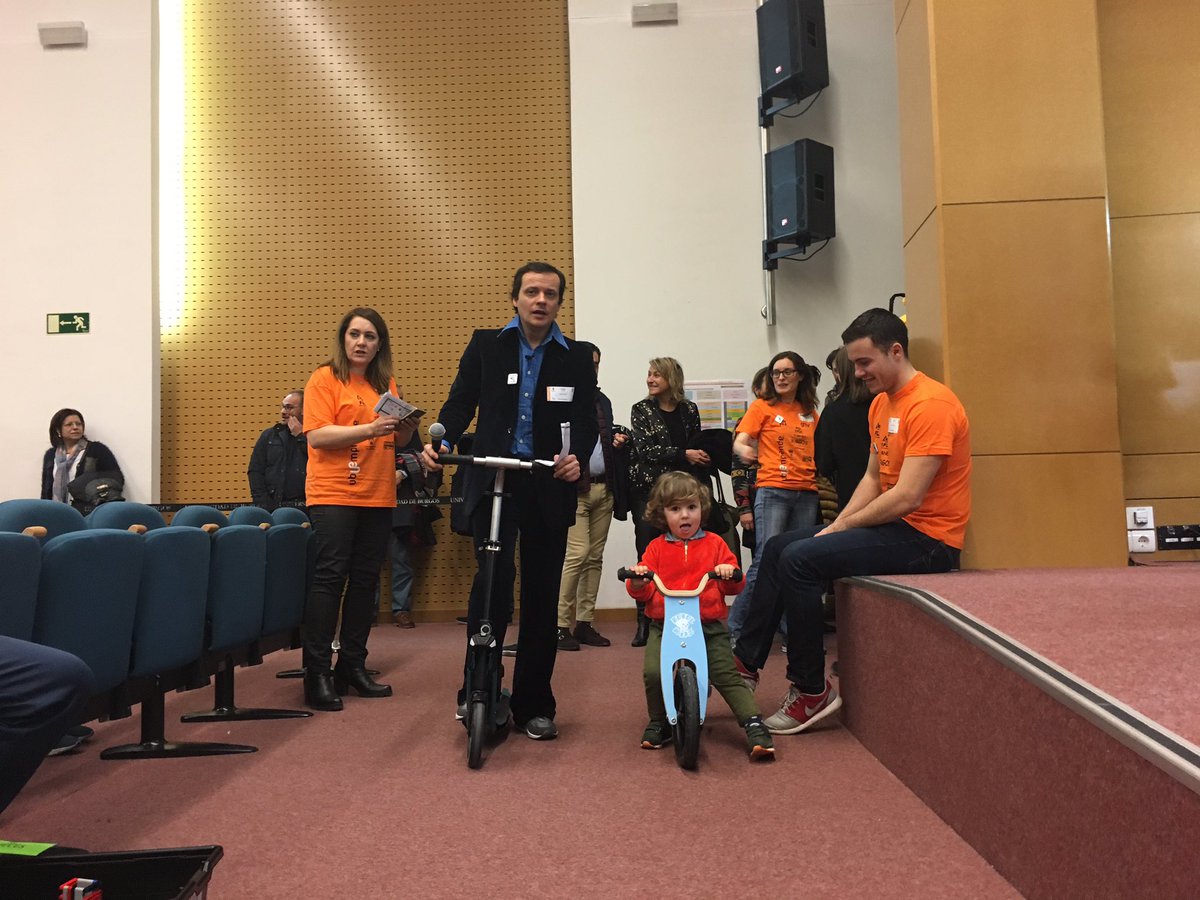 Disfrutando de la mañana en #FLLBurgos con <a href="/ArawakeTheater/">ARAWAKE Theater</a>